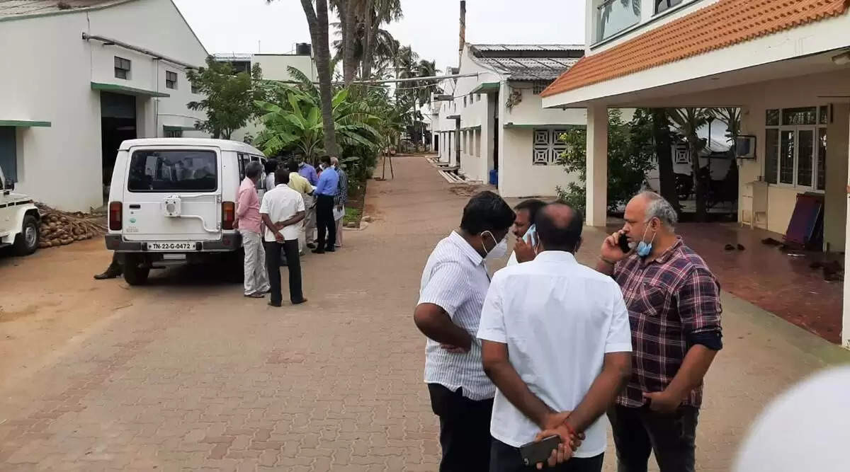 AIADMK raids 21 places owned by former minister