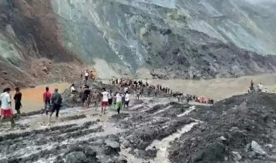 Sudden landslide One killed; 80 people Rescue team search ..