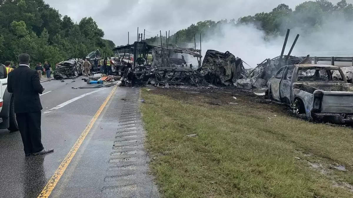 Vehicle collision 10 killed, including 9 children